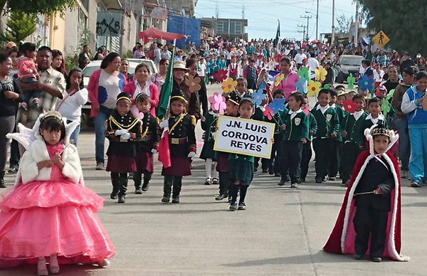 Conmemoran escuelas antorchista natalicio de Benito Juárez 