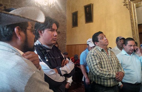 Antorchistas exigen al ayuntamiento de Tlaxco resuelva acuerdos
