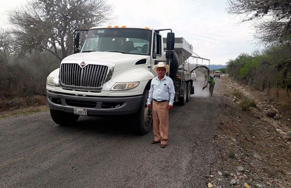 Continúan labores de bacheo en Armadillo de los Infante