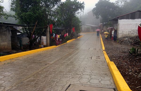 Inauguran obras en Tlaxcalantongo