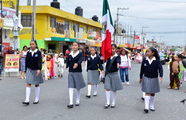 Desfilan escuelas antorchistas por Día de la primavera