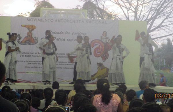 Municipio maya es testigo de la 3ra participación de la gira cultural antorchista 