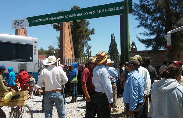 Campesinos potosinos  se movilizaron ante SEDARH