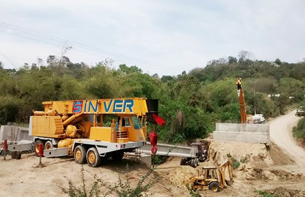 Avanza la construcción del puente  Estanzuela-Zapotal en Tantoyuca