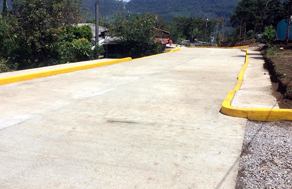 Inaugura Antorcha pavimentación en Xicotepec