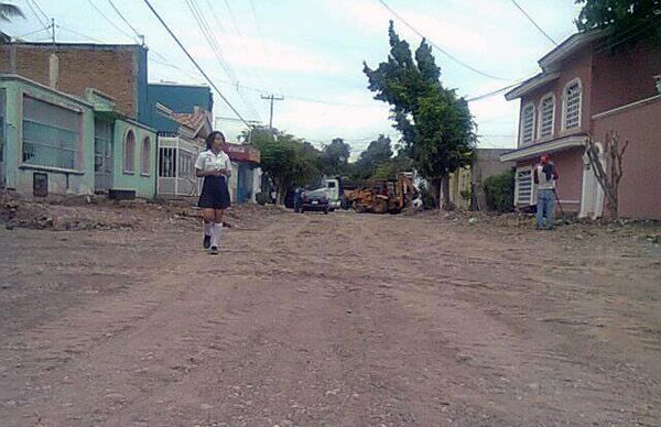 Calle Mina Plomosa lleva un avance del 65 pavimentación