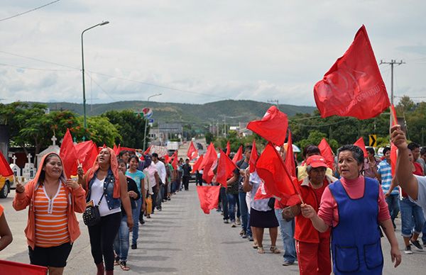 Quiere robarse 6 mdp de una obra el edil de Acatlán