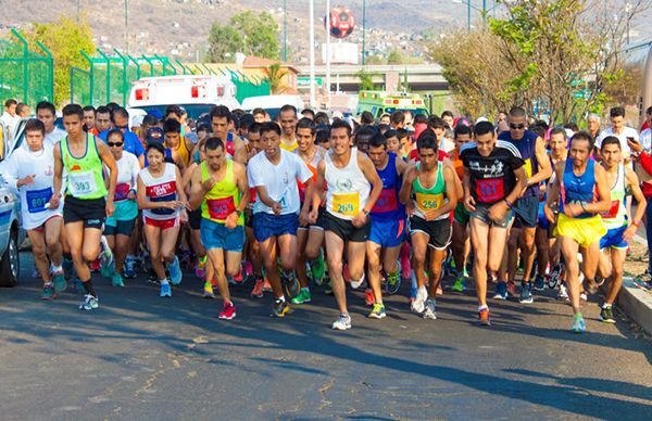 La práctica cotidiana del deporte, necesaria para la formación integral: Omar Carreón