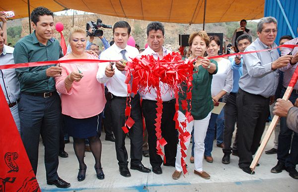 Inauguran red de agua y drenaje en zonas altas