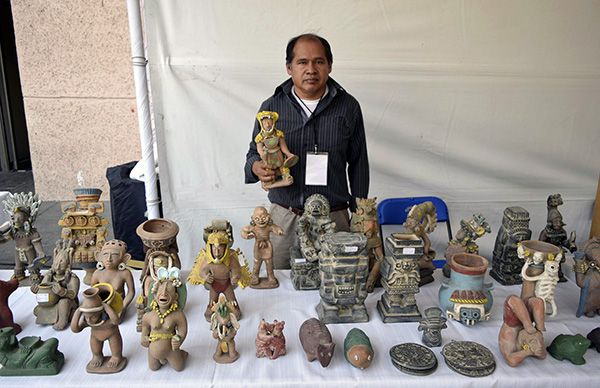 Artesanos de Texcoco exponen en el Palacio Legislativo de San Lázaro