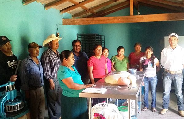 Beneficia proyecto de panadería gestionado por Antorcha a habitantes de Huitzapula Norte