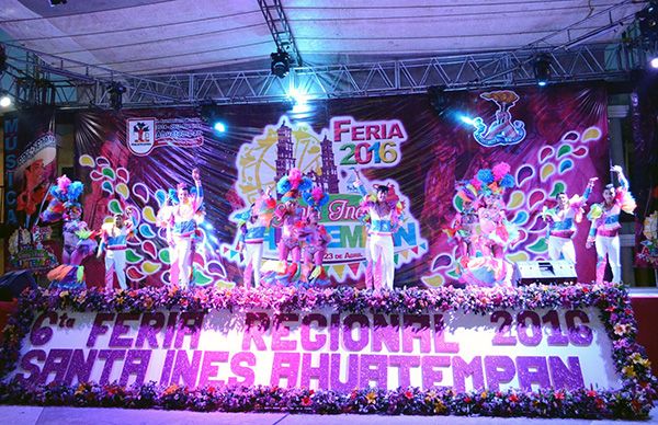 Impacta desfile de carnaval en Feria Ahuatempan 2016