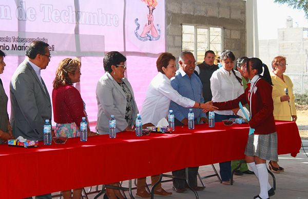 Diputada Federal entrega techumbre a Telesecundaria de Chalco