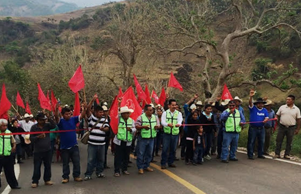 Antorcha inaugura con cultura pavimentación Potoichán-Totohuehuetlan