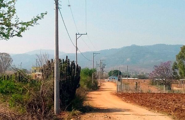 Avanza ampliación de red eléctrica en Río Seco