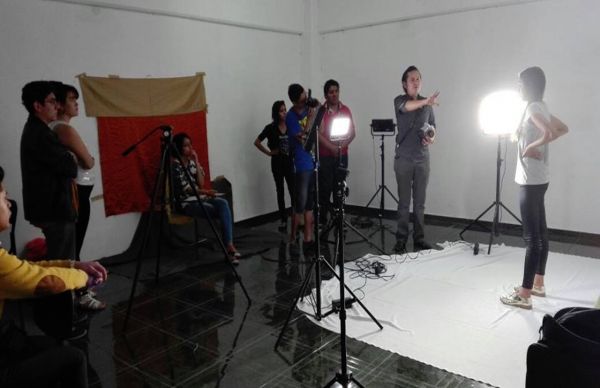 Alumnos de la Universidad de Ciencias y Artes del Potosí participan en taller fotográfico
