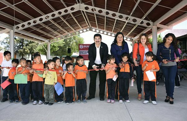 Alumnos de Texcoco estrenan techumbres 