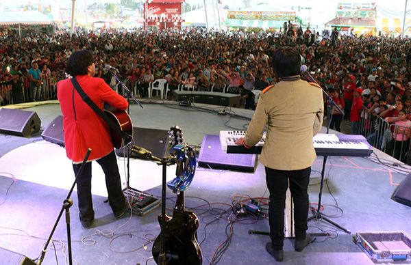 Noche de cumbia en la Feria Metropolitana Artesanal y Cultural de Chimalhuacán