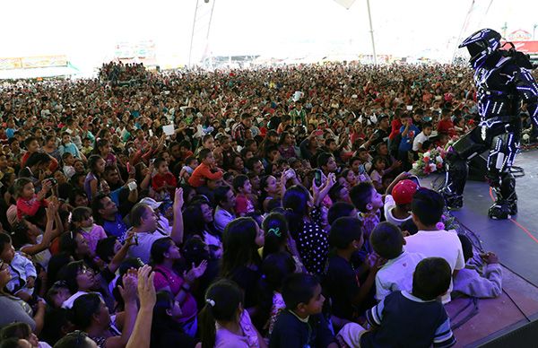 Chimalhuacán celebra en grande día del niño en la Feria Metropolitana, Artesanal y Cultural 2016