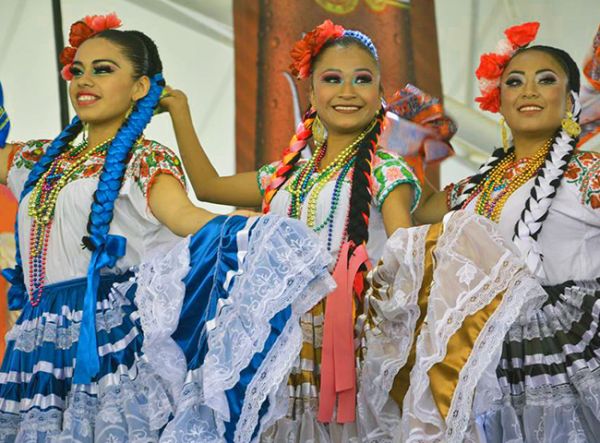 Se presentan Grupos Culturales en la Feria Chimalhuacán