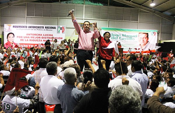 Antorchistas de Córdoba respaldan la candidatura a diputados de Juan Manuel del Castillo y Janeth García Cruz