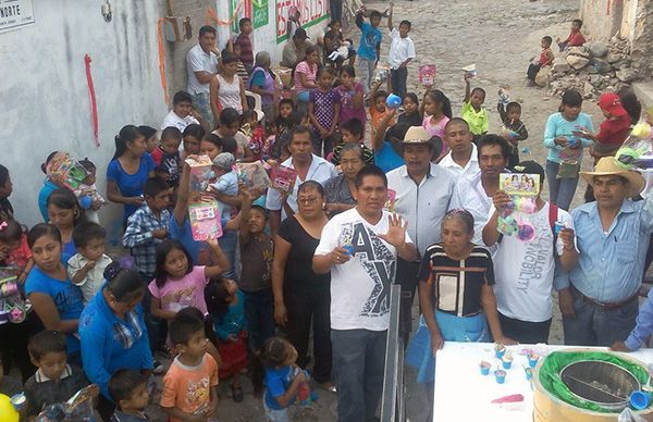 Sitemex entrega juguetes a hijos de los trabajadores