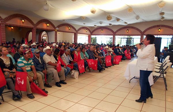 Diputada federal exhorta a seguir luchando por los derechos de los pobres 