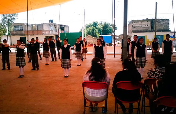 Festejan estudiantes con cultura a mamás