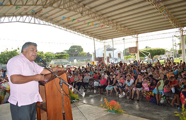 En San Rafael Antorcha celebra las mamás en su día