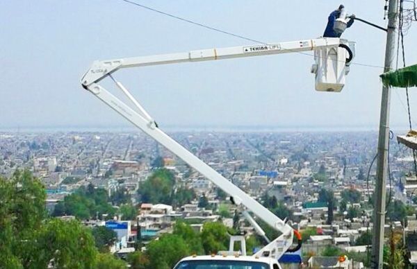 Antorcha ilumina las vialidades de Chimalhuacán