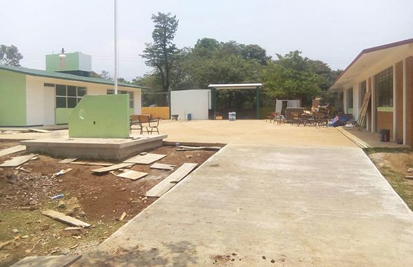 Antorcha impulsa la educación con infraestructura educativa en Tatahuicapan