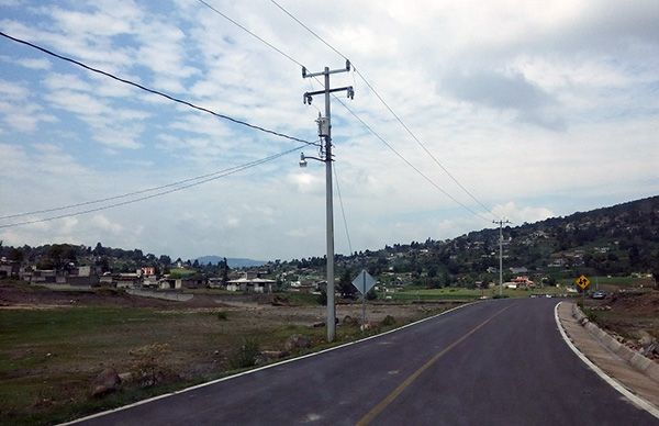 Electrificación en la colonia de San Lucas Ocotepec