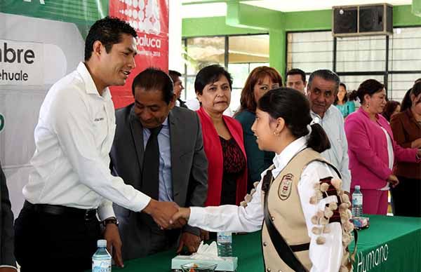 Techumbre y módulos sanitarios para todas las escuelas, en esta administración  