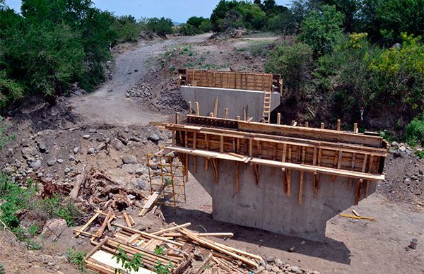 Logran diputados antorchistas puente en Huaquechula