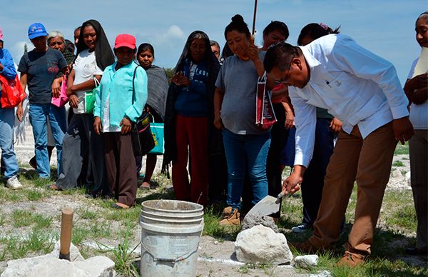 Alcalde antorchista invierte en educación