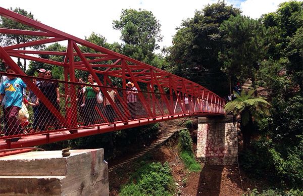 Inauguran puente peatonal en Huauchinango