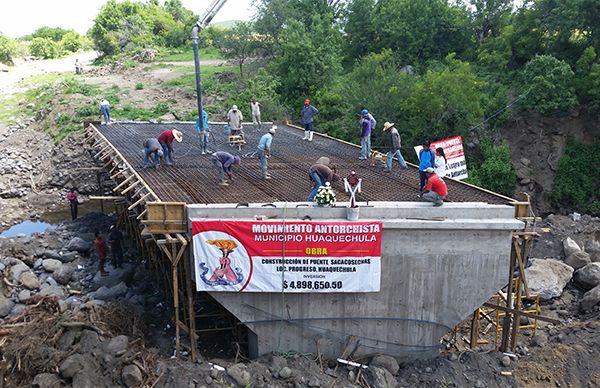 Al 80% puente Sacacosechas en Huaquechula