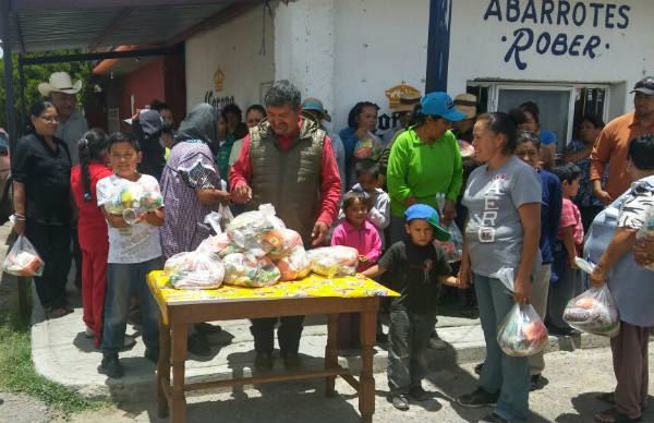 Regidor Guillermo Guerrero, entrega despensas a  dos mil familias de Fresnillo