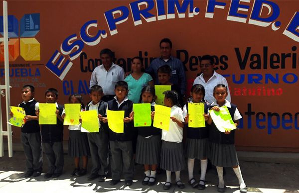 Inauguran techado de plaza cívica en primaria bilingüe