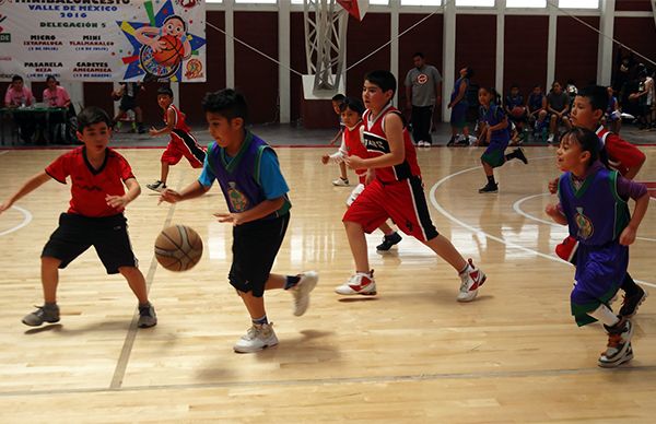 Destacan en torneo de basquetbol