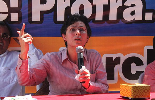 Guadalupe Orona imparte conferencia a plenos de la región Otomí Tepehua