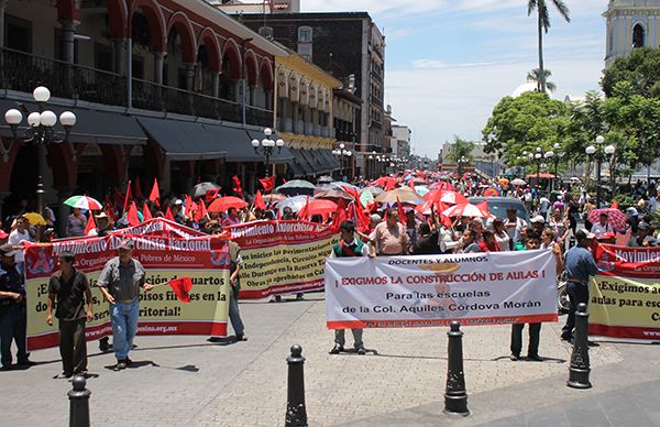 Antorchistas exigen ejecución de obras al alcalde de Córdoba