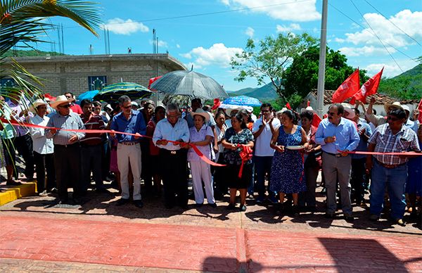 Inauguran calle en Tecomatlán
