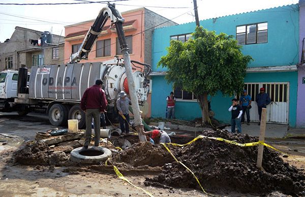 Cuidan el agua reparando fugas