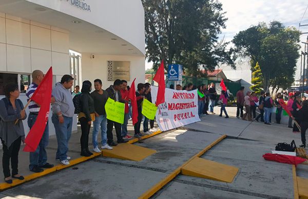 Se manifiesta Antorcha frente a la SEP