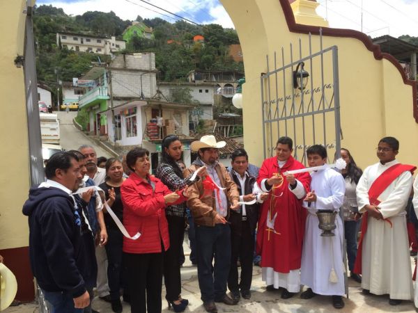 Apoya Antorcha a parroquia en Zoquitlán