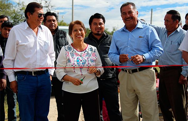 Inaugura Soraya Córdova electrificaciones en Cuautinchán