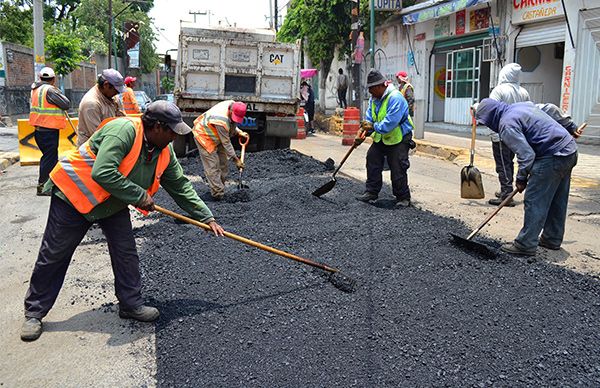 Dan mantenimiento a calles de Chimalhuacán