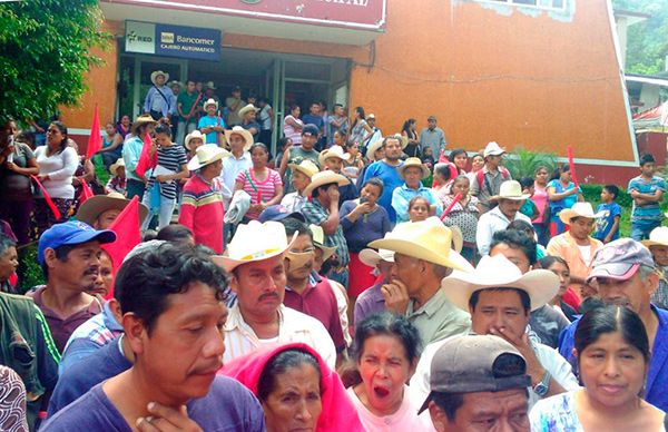 Marchan antorchistas; exigen cumplimiento a compromisos del alcalde