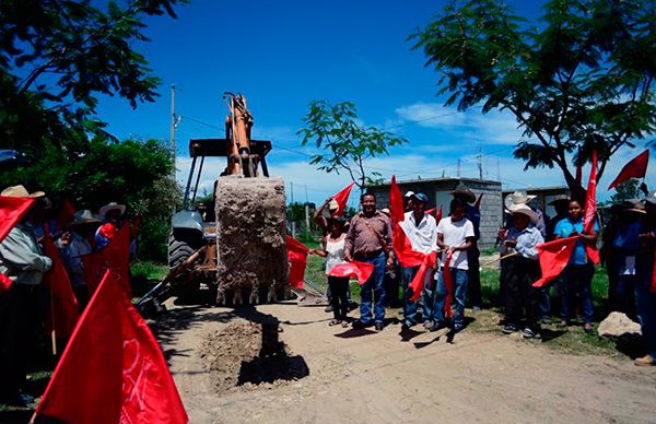 Continúa dignificación de calles en Ahuatempan
